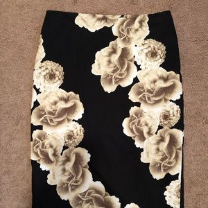 NY&Co Peony Pencil Skirt size 6